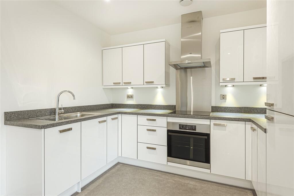 1 bed Apartment for rent in Staines-upon-Thames. From Oasis Estate Agents - Staines-upon-Thames