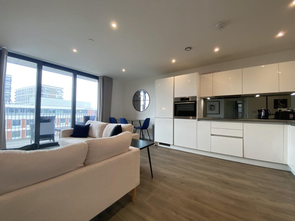 2 bed Apartment for rent in Staines-upon-Thames. From Oasis Estate Agents - Staines-upon-Thames