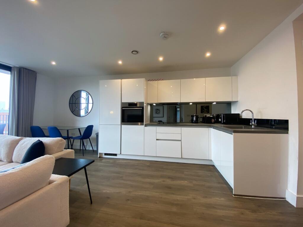 2 bed Apartment for rent in Staines-upon-Thames. From Oasis Estate Agents - Staines-upon-Thames
