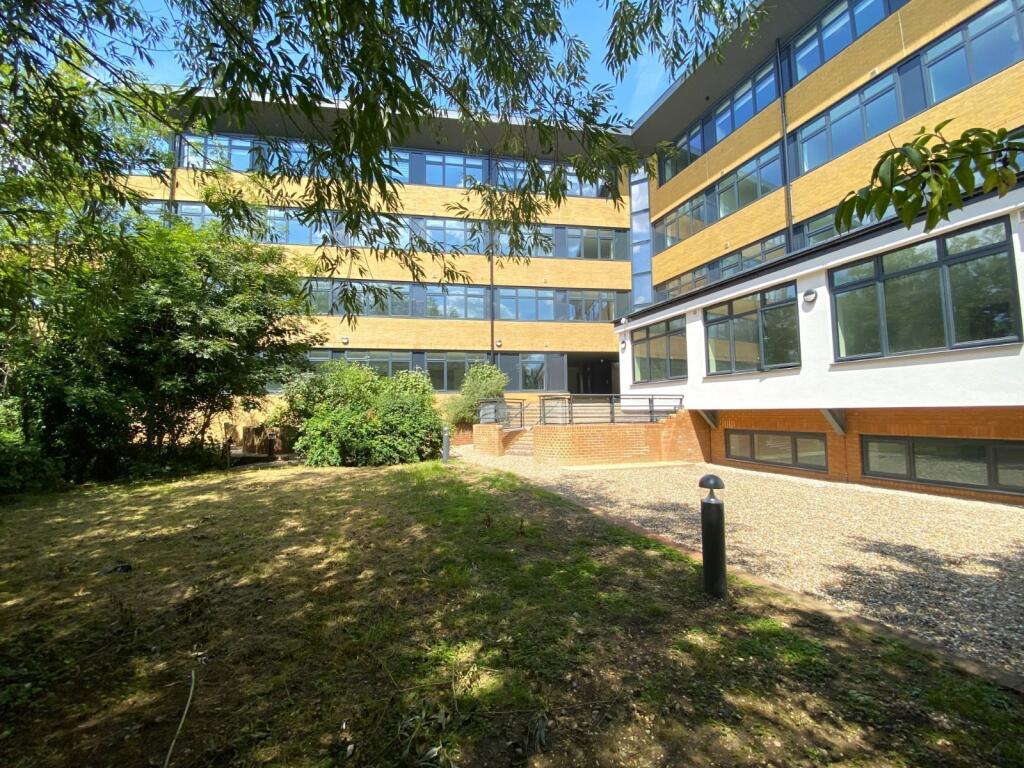 2 bed Apartment for rent in Staines-upon-Thames. From Oasis Estate Agents - Staines-upon-Thames