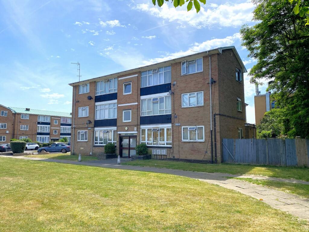 1 bed Apartment for rent in West Bedfont. From Oasis Estate Agents - Staines-upon-Thames