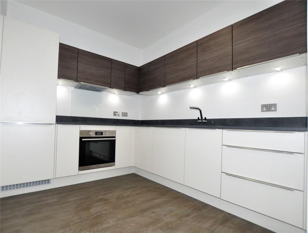 1 bed Apartment for rent in Egham. From Oasis Estate Agents - Staines-upon-Thames