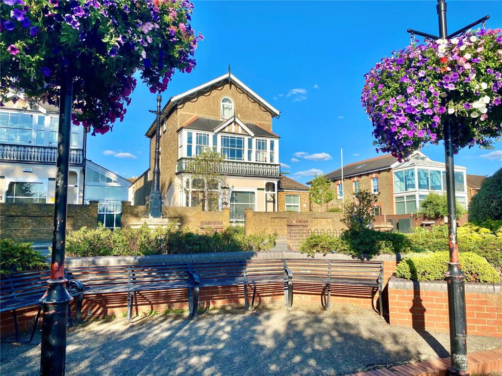 2 bed Apartment for rent in Staines-upon-Thames. From Oasis Estate Agents - Staines-upon-Thames