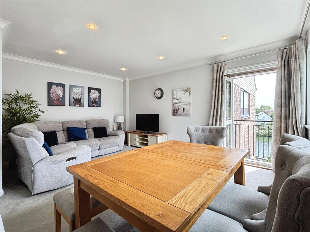 2 bed Duplex for rent in Staines-upon-Thames. From Oasis Estate Agents - Staines-upon-Thames 2 bed Duplex for rent in Staines-upon-Thames. From Oasis Estate Agents - Staines-upon-Thames