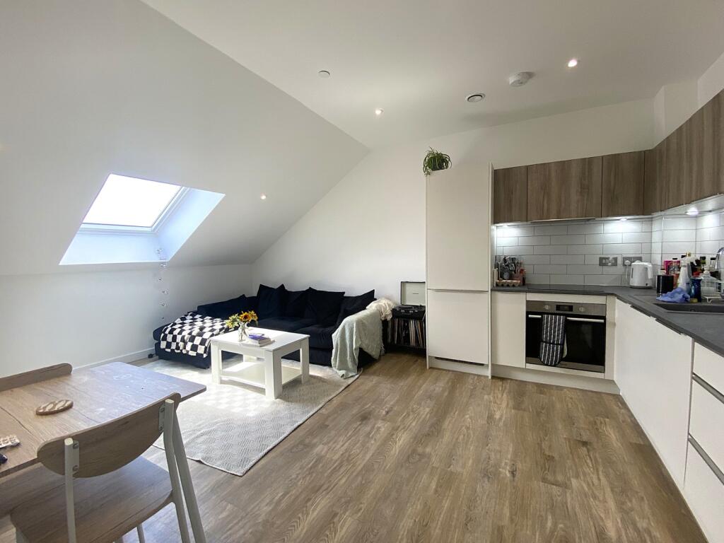 1 bed Apartment for rent in Staines-upon-Thames. From Oasis Estate Agents - Staines-upon-Thames