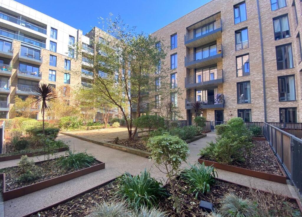 2 bed Apartment for rent in Staines-upon-Thames. From Oasis Estate Agents - Staines-upon-Thames