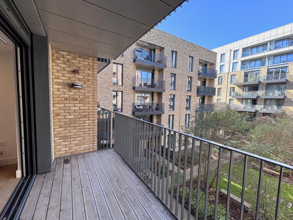 2 bed Apartment for rent in Staines-upon-Thames. From Oasis Estate Agents - Staines-upon-Thames