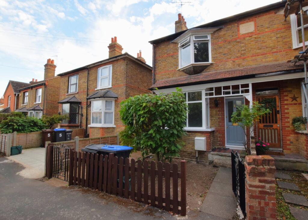 3 bed Semi Detached for rent in Staines-upon-Thames. From Oasis Estate Agents - Staines-upon-Thames
