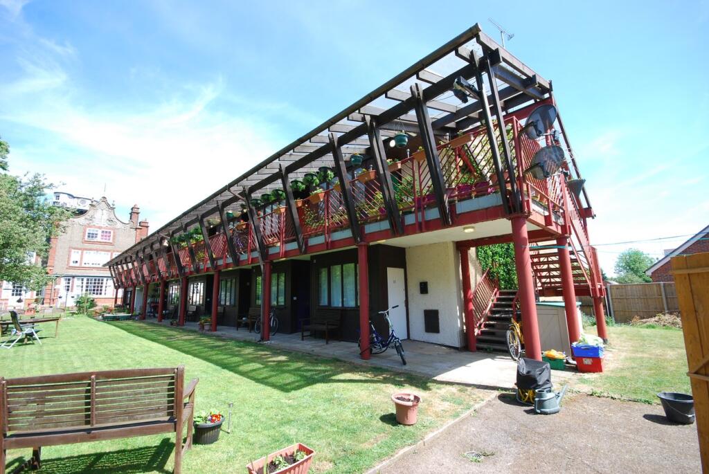 1 bed 1st Floor Flat for rent in Cawston. From Brown & Cockerill Estate Agents - Rugby