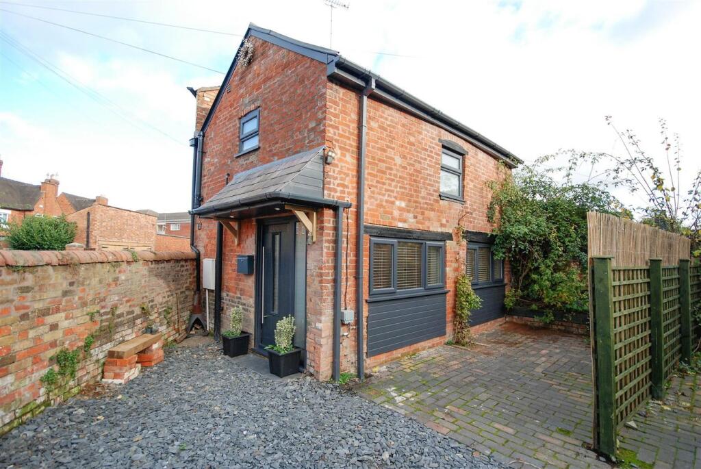 1 bed Mews for rent in Rugby. From Brown & Cockerill Estate Agents - Rugby