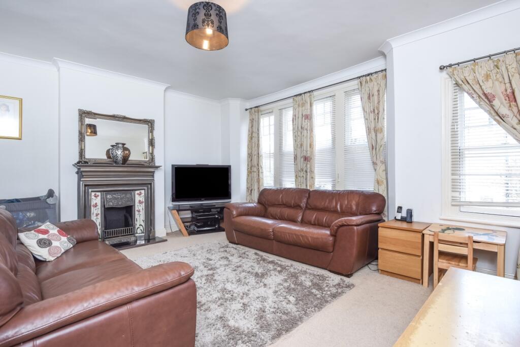 4 bed Flat for rent in Hornsey. From Kinleigh Folkard & Hayward