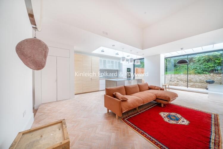 3 bed Detached House for rent in Hornsey. From Kinleigh Folkard & Hayward
