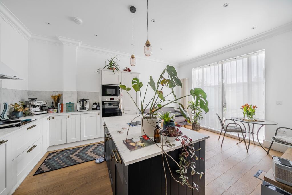 2 bed 1st Floor Flat for rent in London. From Kinleigh Folkard & Hayward - Sales - Crouch End