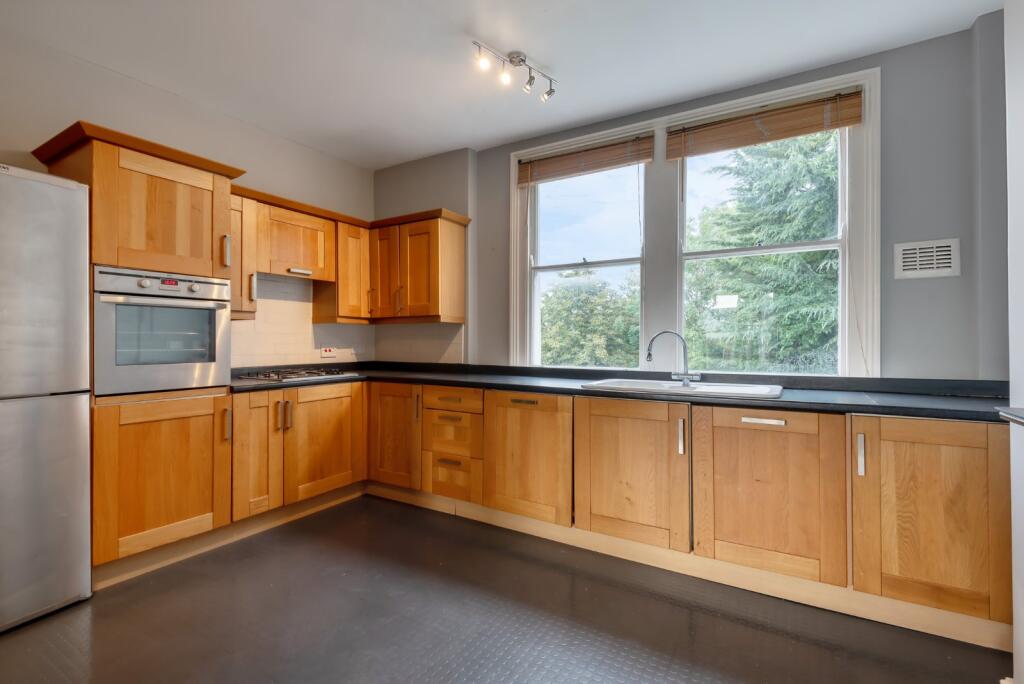 3 bed 1st Floor Flat for rent in London. From Kinleigh Folkard & Hayward - Sales - Crouch End