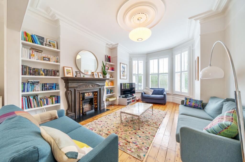 5 bed Detached for rent in Hornsey. From Kinleigh Folkard & Hayward - Sales - Crouch End