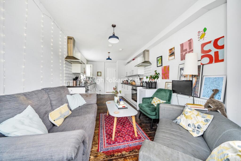 5 bed Detached for rent in Tottenham. From Kinleigh Folkard & Hayward - Sales - Crouch End 5 bed Detached for rent in Tottenham. From Kinleigh Folkard & Hayward - Sales - Crouch End