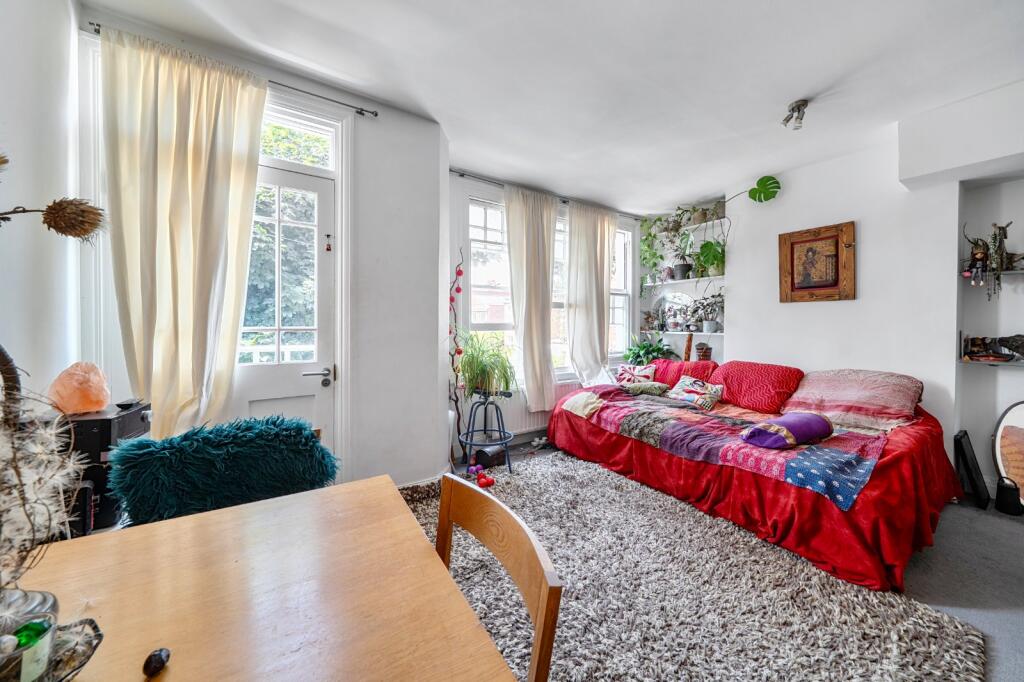 1 bed 1st Floor Flat for rent in Hornsey. From Kinleigh Folkard & Hayward - Sales - Crouch End