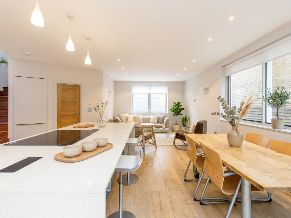 4 bed Detached for rent in Hornsey. From Kinleigh Folkard & Hayward - Sales - Crouch End 4 bed Detached for rent in Hornsey. From Kinleigh Folkard & Hayward - Sales - Crouch End