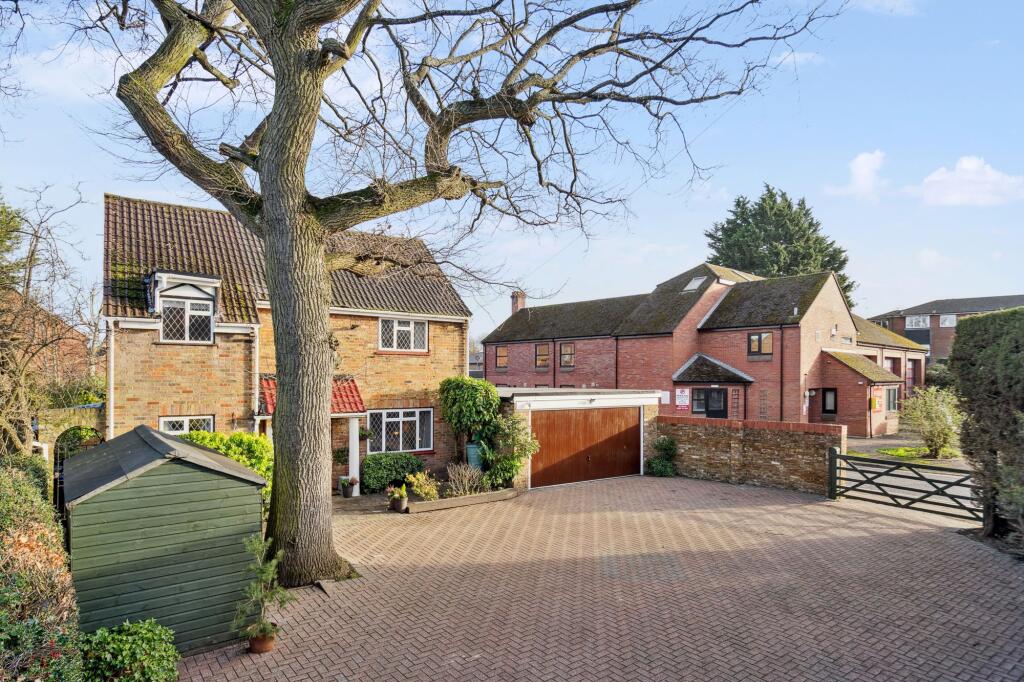 4 bed Detached for rent in Beaconsfield. From Ashington Page - Beaconsfield 4 bed Detached for rent in Beaconsfield. From Ashington Page - Beaconsfield