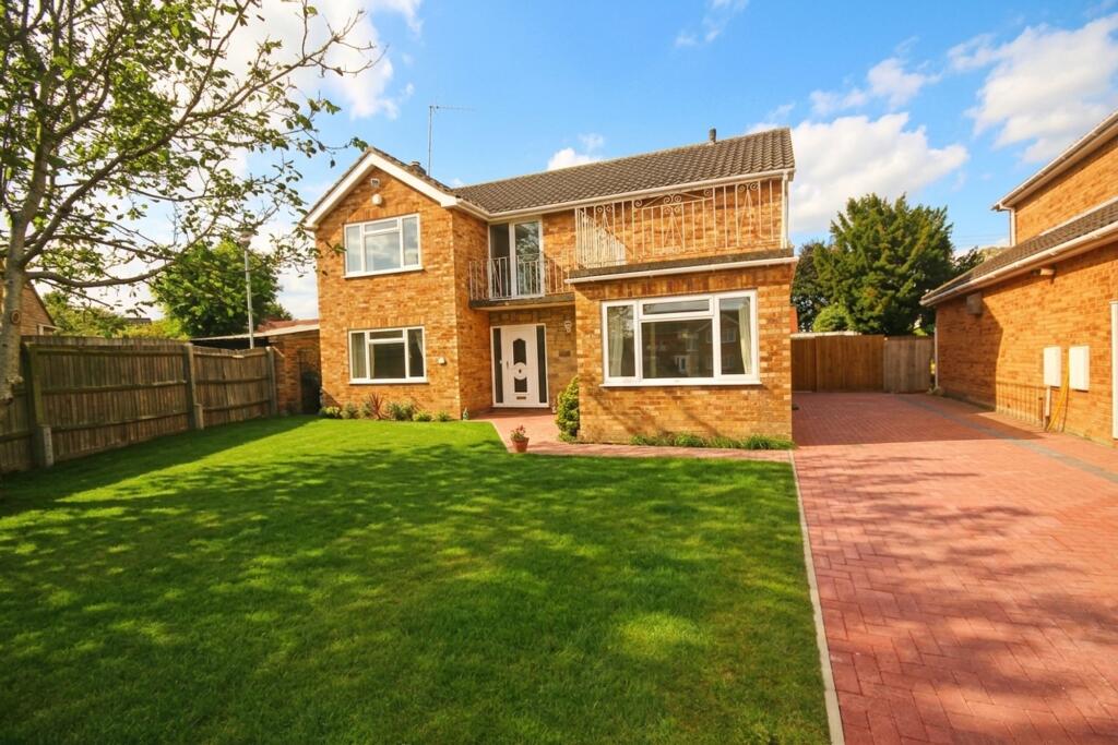 4 bed Detached for rent in Flackwell Heath. From Ashington Page - Beaconsfield 4 bed Detached for rent in Flackwell Heath. From Ashington Page - Beaconsfield