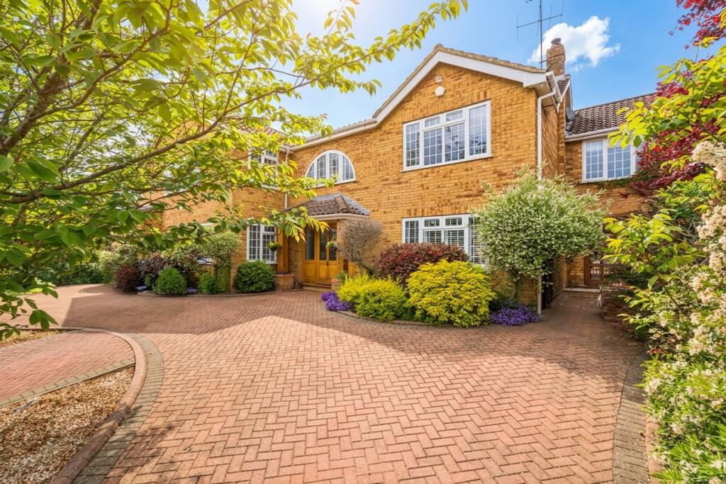 5 bed Detached for rent in Flackwell Heath. From Ashington Page - Beaconsfield