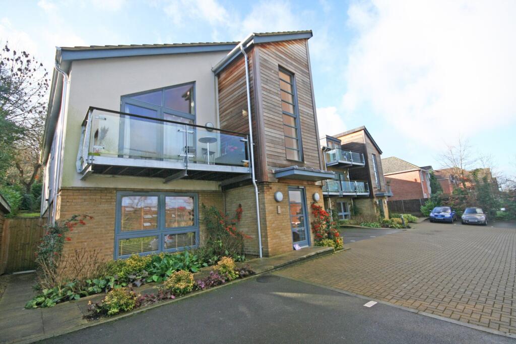 2 bed 1st Floor Flat for rent in High Wycombe. From Ashington Page - Beaconsfield