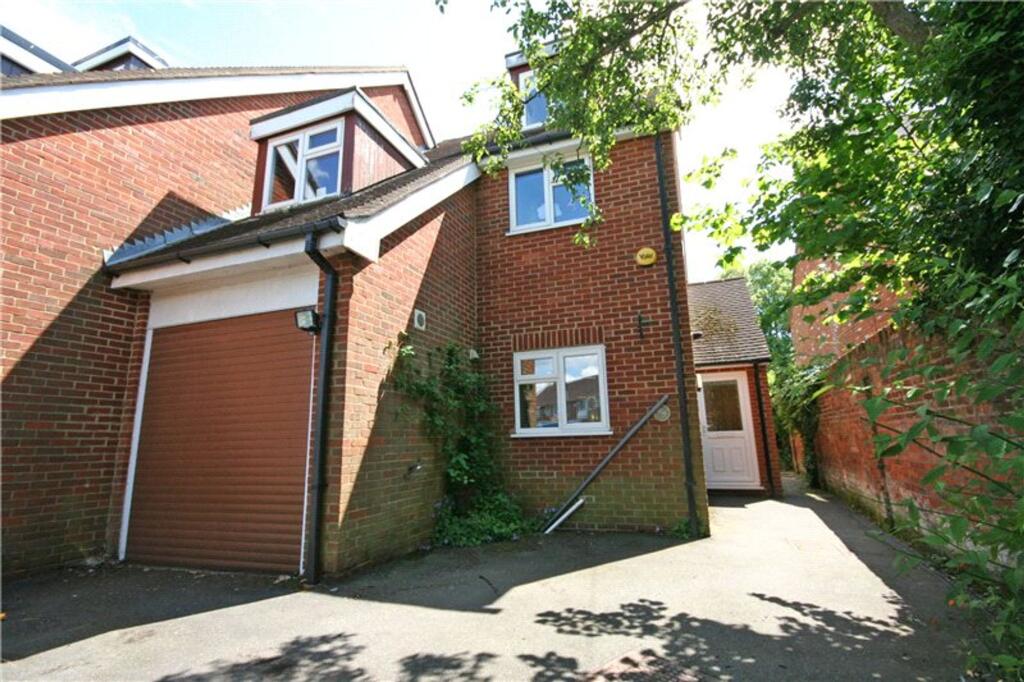 4 bed Semi Detached for rent in Beaconsfield. From Ashington Page - Beaconsfield 4 bed Semi Detached for rent in Beaconsfield. From Ashington Page - Beaconsfield