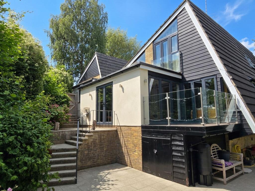 4 bed Detached for rent in Beaconsfield. From Ashington Page - Beaconsfield