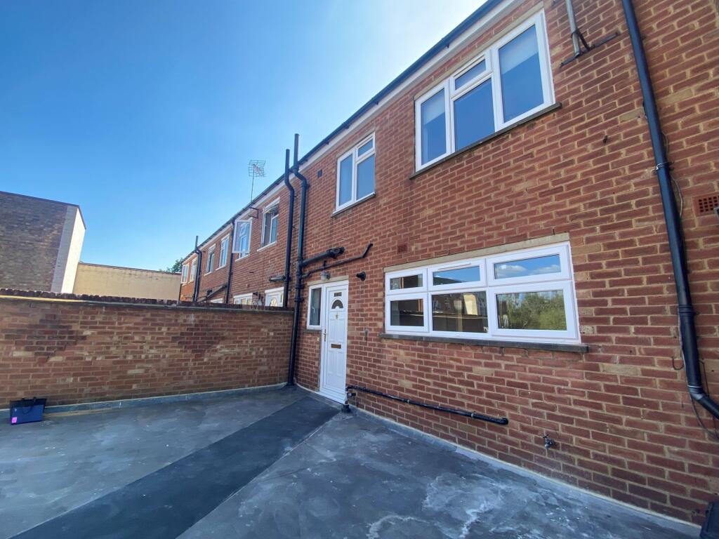 3 bed 1st Floor Flat for rent in Beaconsfield. From Ashington Page - Beaconsfield