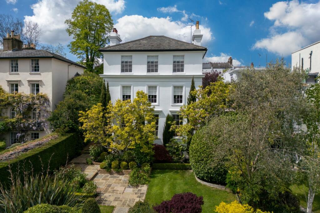 4 bed Detached House for rent in Hampstead. From Aston Chase - Park Road