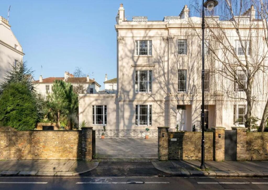 7 bed Detached for rent in London. From Aston Chase - London 7 bed Detached for rent in London. From Aston Chase - London