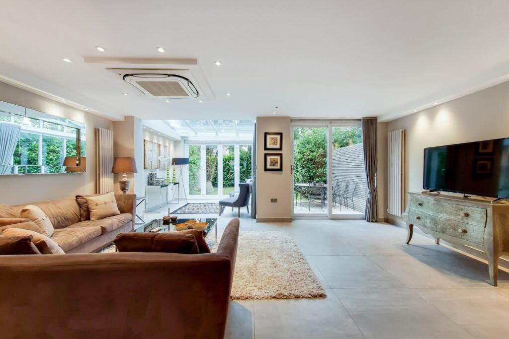 4 bed Detached for rent in Hampstead. From Aston Chase - London 4 bed Detached for rent in Hampstead. From Aston Chase - London