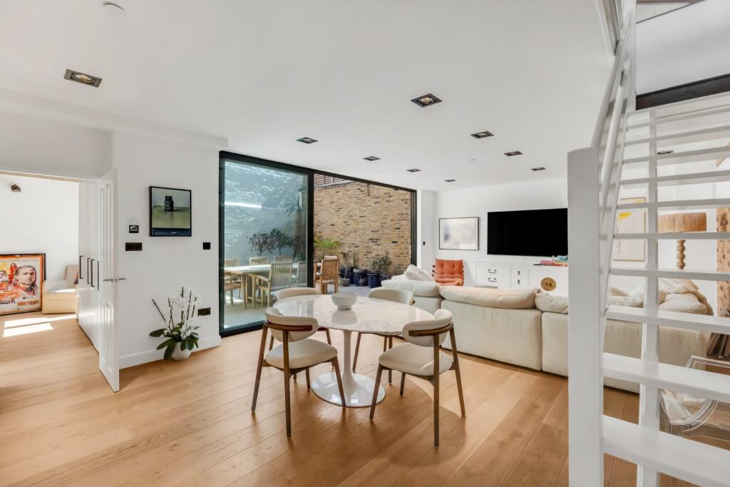 4 bed Mews for rent in Hampstead. From Aston Chase - London