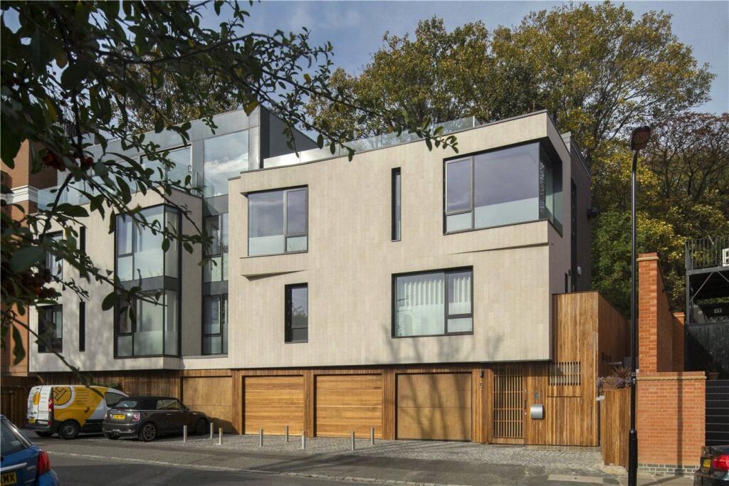 4 bed Detached for rent in London. From Aston Chase - London