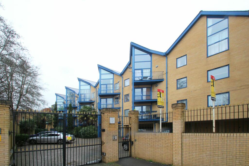 2 bed Flat for rent in Keston Mark. From Allen Heritage - Shirley