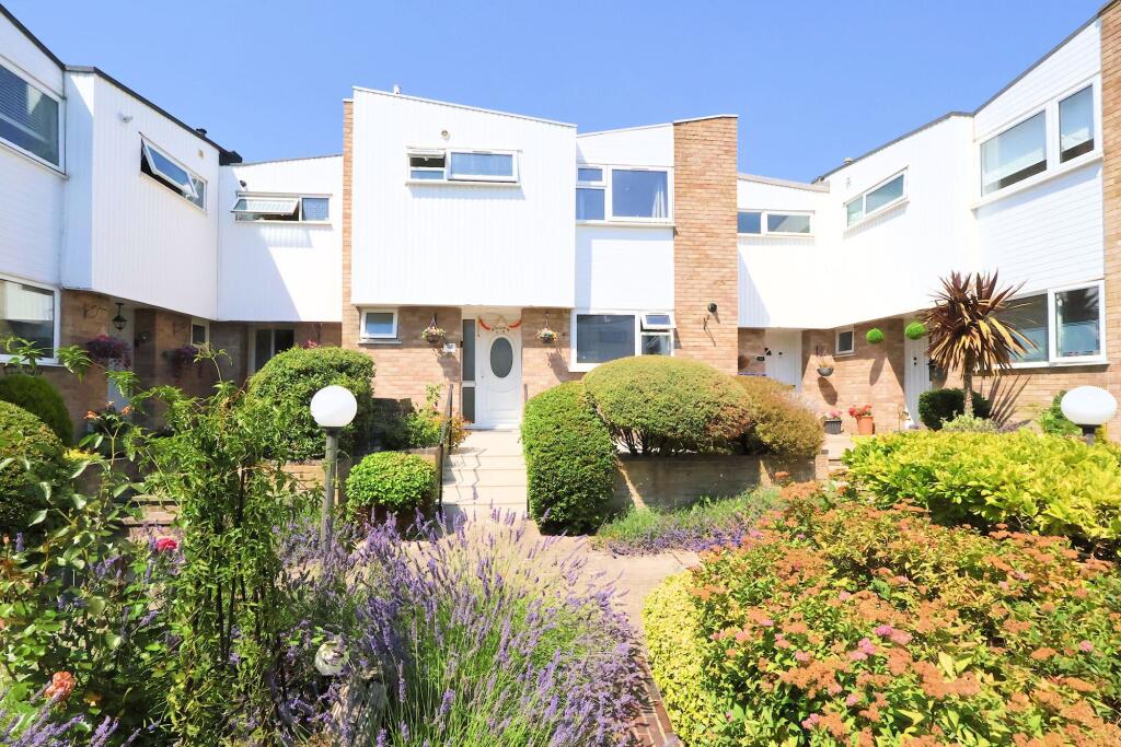 3 bed Mid Terraced House for rent in Beckenham. From Allen Heritage - Shirley 3 bed Mid Terraced House for rent in Beckenham. From Allen Heritage - Shirley