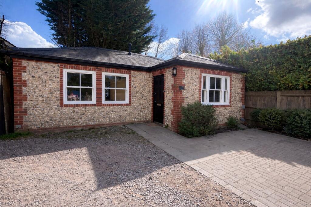 1 bed Bungalow for rent in West Horsley. From Bourne Estate Agents - Cobham