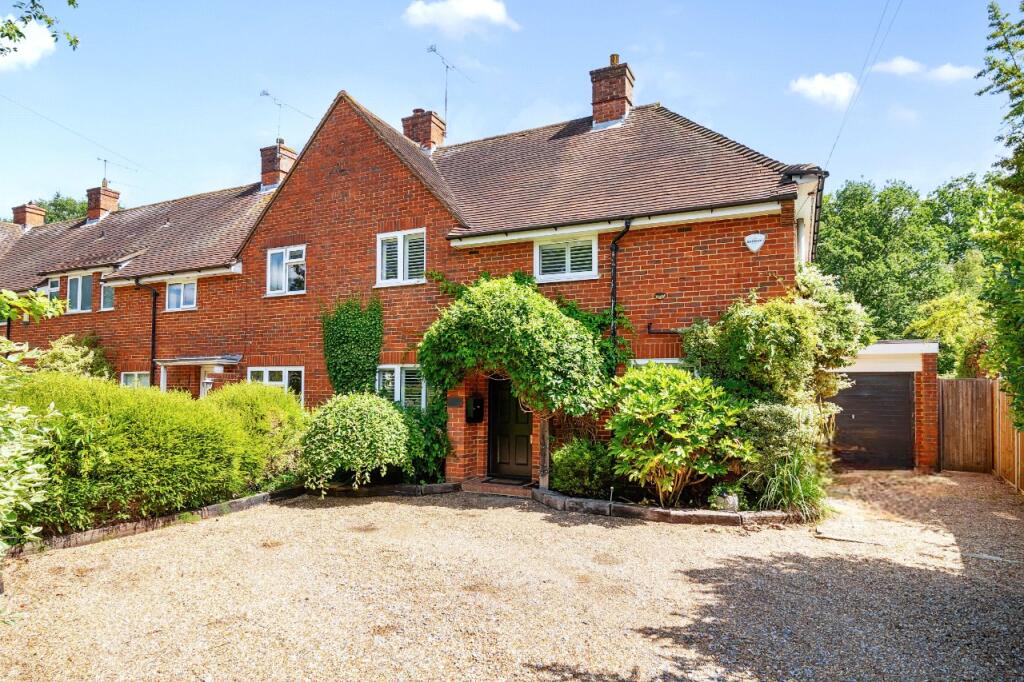 3 bed End of Terrace for rent in Hatchford. From Bourne Estate Agents - Cobham