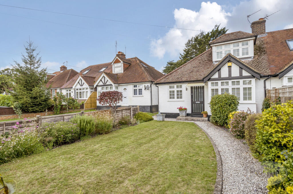 2 bed Semi Detached for rent in Downside. From Bourne Estate Agents - Cobham 2 bed Semi Detached for rent in Downside. From Bourne Estate Agents - Cobham