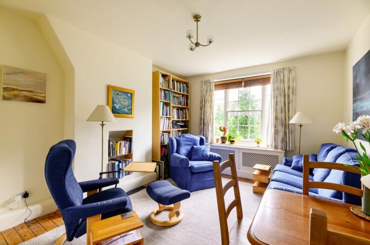 3 bed Flat for rent in Islington. From Kinleigh Folkard & Hayward