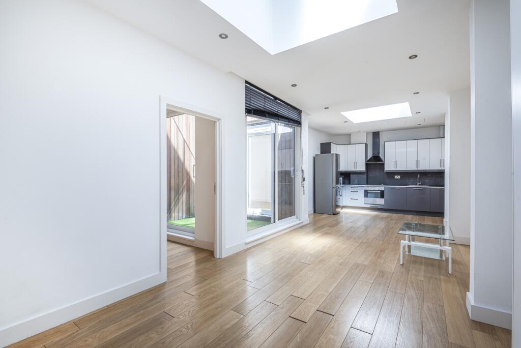 2 bed Apartment for rent in Islington. From Kinleigh Folkard & Hayward