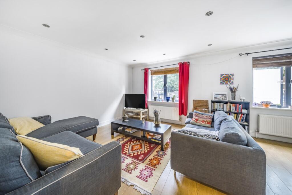 2 bed 1st Floor Flat for rent in London. From Kinleigh Folkard & Hayward