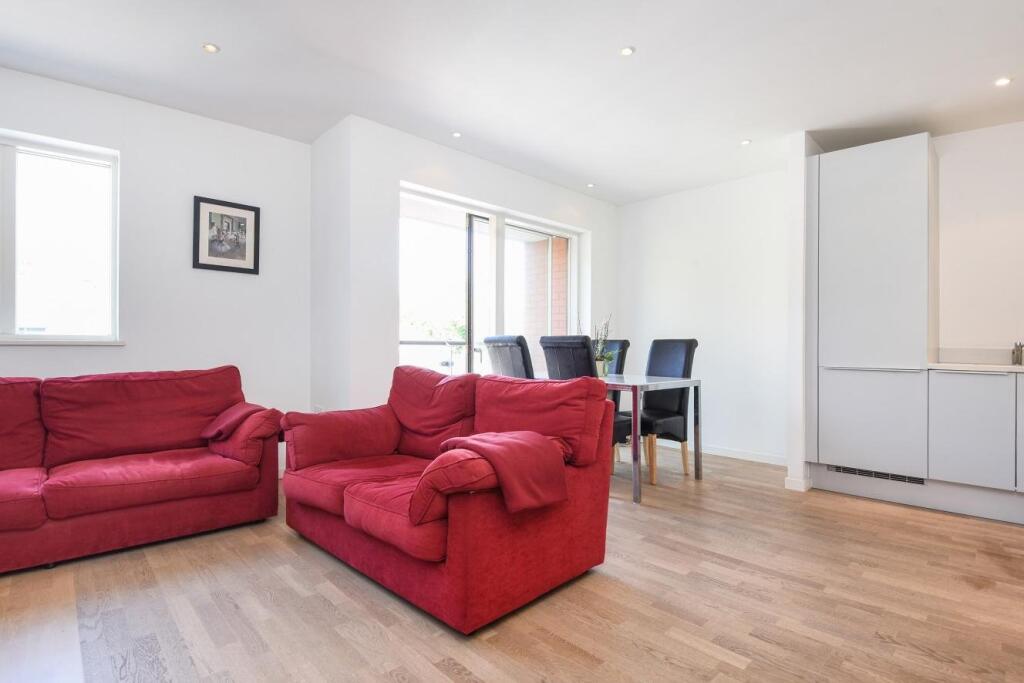 2 bed 1st Floor Flat for rent in London. From Kinleigh Folkard & Hayward