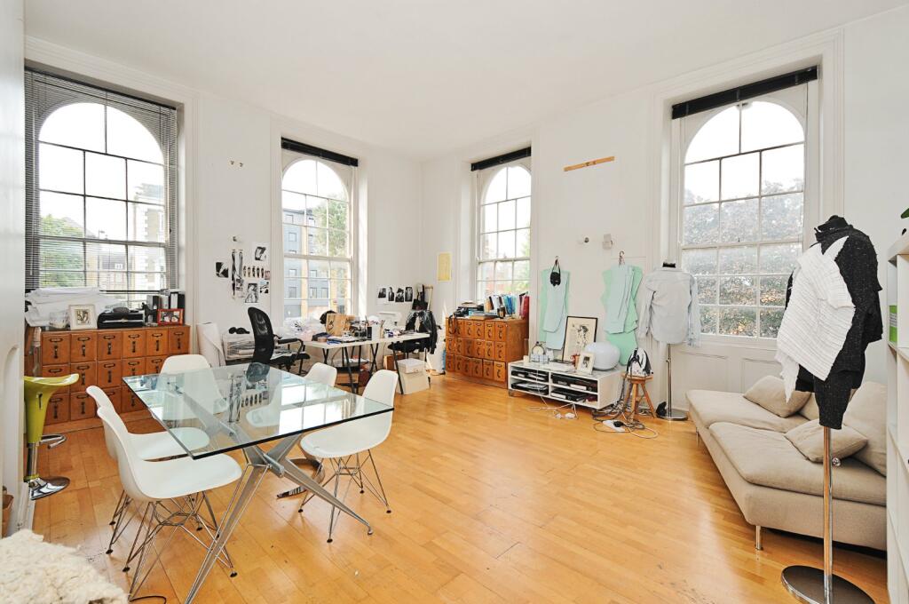 2 bed 1st Floor Flat for rent in London. From Kinleigh Folkard & Hayward