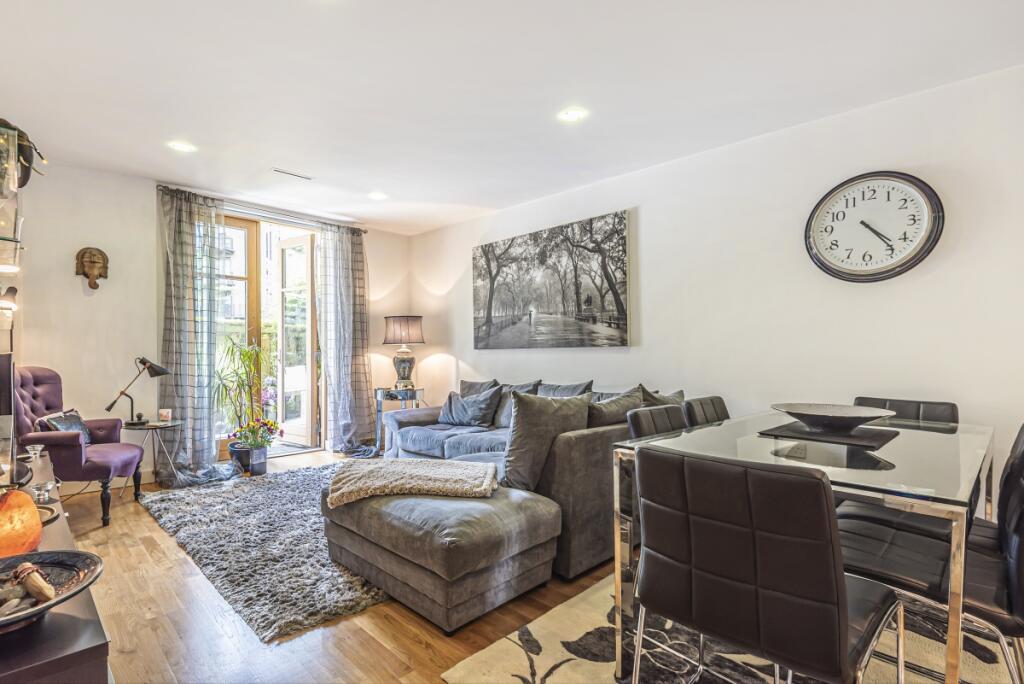 2 bed 1st Floor Flat for rent in London. From Kinleigh Folkard & Hayward