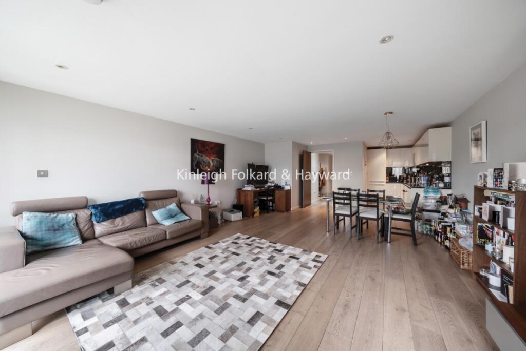 2 bed 1st Floor Flat for rent in Islington. From Kinleigh Folkard & Hayward
