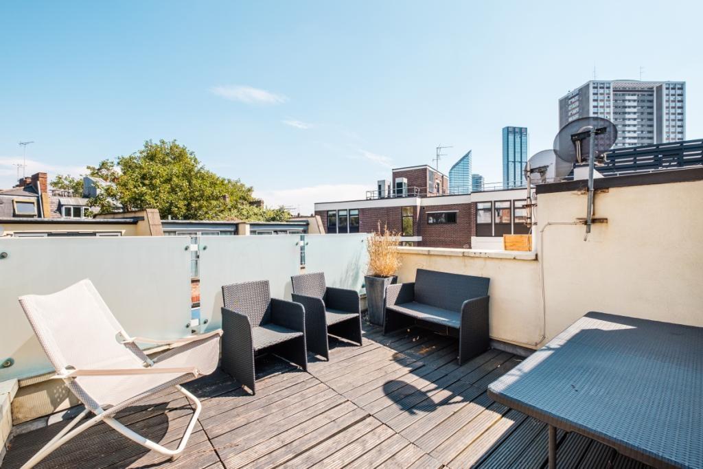 2 bed Detached for rent in Islington. From Kinleigh Folkard & Hayward