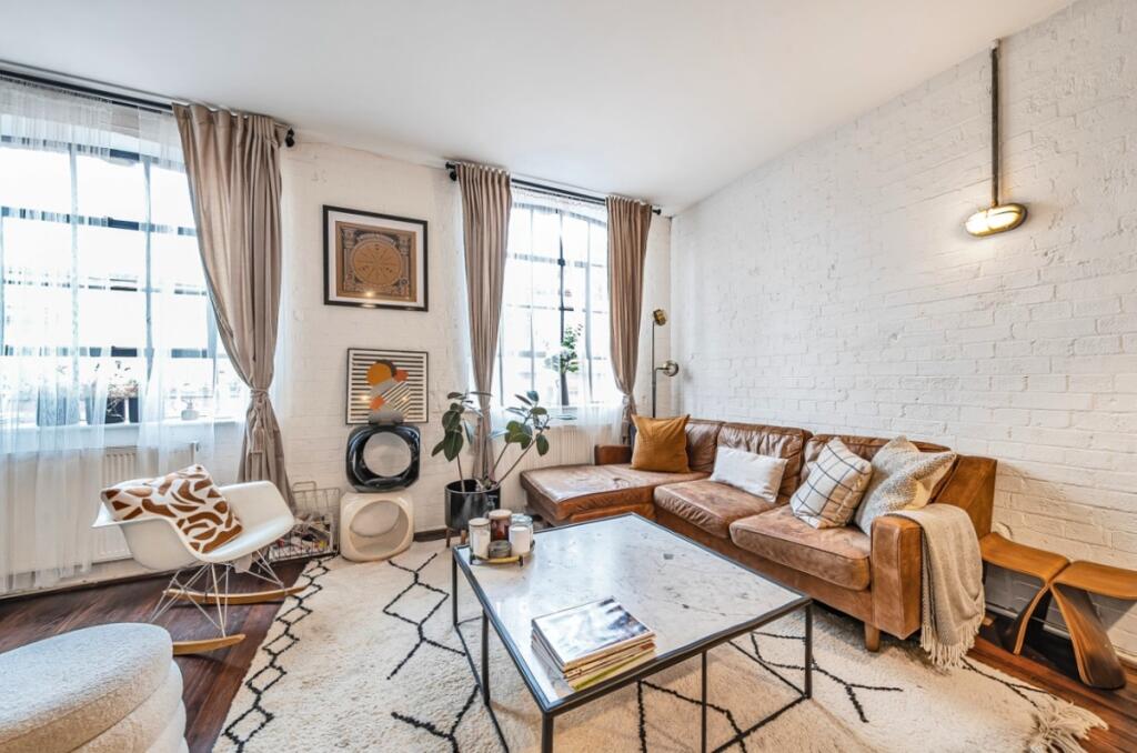 2 bed 1st Floor Flat for rent in Stepney. From Kinleigh Folkard & Hayward