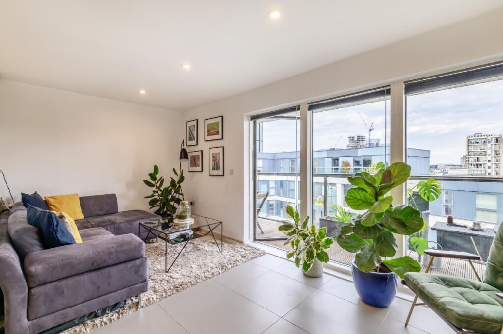 2 bed 1st Floor Flat for rent in London. From Kinleigh Folkard & Hayward