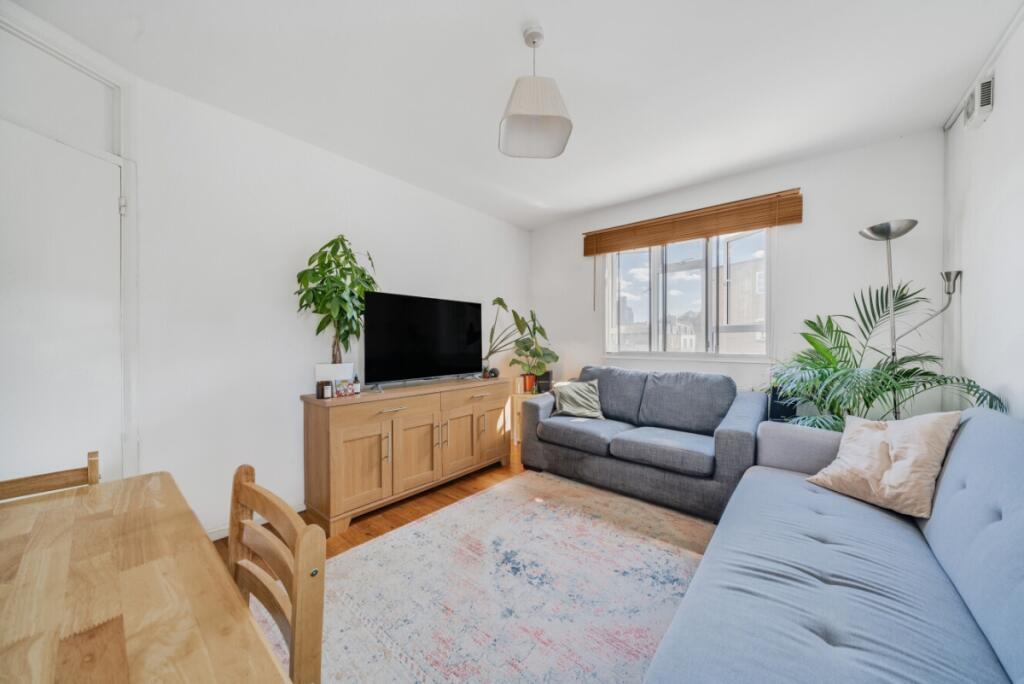 1 bed 1st Floor Flat for rent in London. From Kinleigh Folkard & Hayward